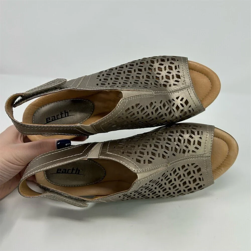 Earth Cascade Slingback Wedge Sandals Gold Laser Cut Comfort Casual Size 8.5